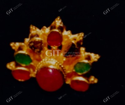 ต่างหูลูกไม้ปรายมือ (ใบโพธิ์)